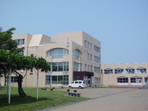 北海道教育大学附属札幌中学校の校舎の写真