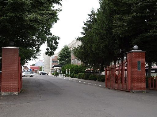 弘前学院聖愛中学校の校舎の写真