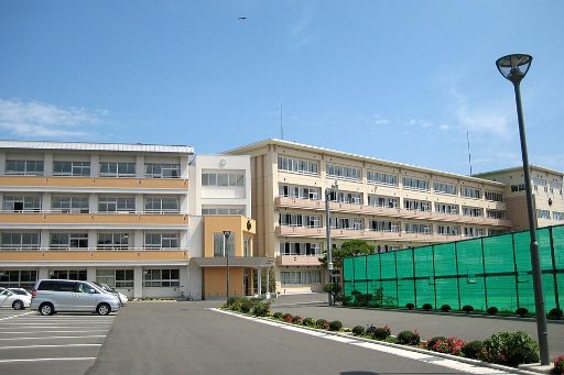 岩手県立一関第一高等学校附属中学校の校舎の写真