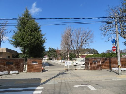 宮城教育大学附属中学校の校舎の写真