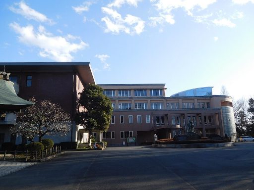 茨城県立水戸第一高等学校附属中学校の校舎の写真