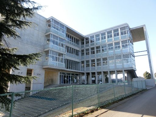 茨城県立水海道第一高等学校附属中学校の校舎の写真