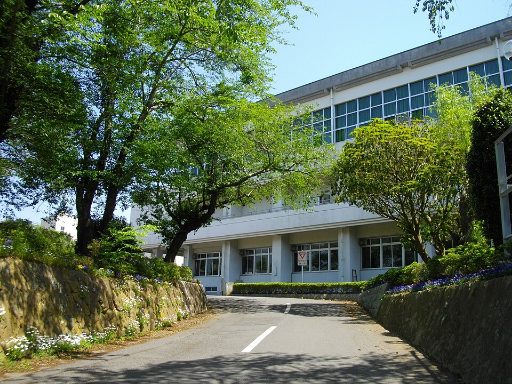 茨城県立鉾田第一高等学校附属中学校の校舎の写真