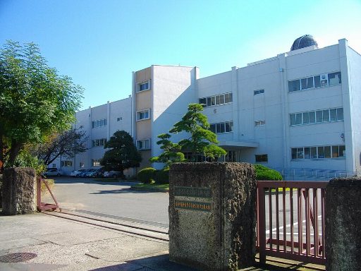 栃木県立宇都宮東高等学校附属中学校の校舎の写真