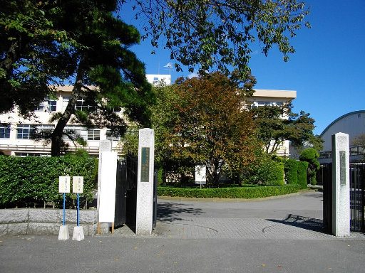 栃木県立佐野高等学校附属中学校の校舎の写真