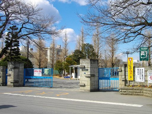 作新学院中等部の校舎の写真