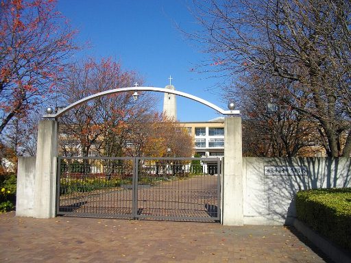 共愛学園中学校の校舎の写真