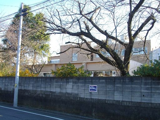 埼玉大学教育学部附属中学校の校舎の写真