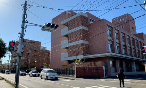 狭山ヶ丘高等学校付属中学校の校舎の写真