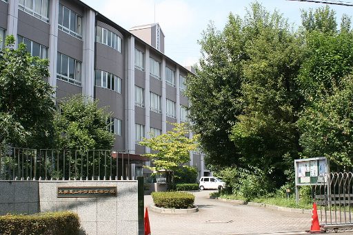 大妻嵐山中学校の校舎の写真