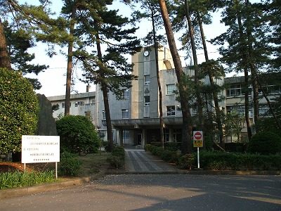 千葉県立東葛飾中学校の校舎の写真