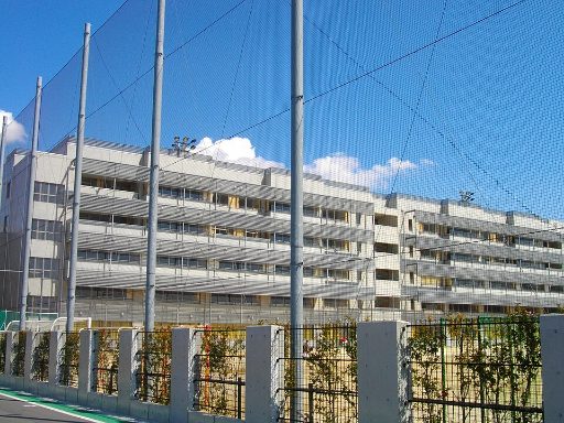 日出学園中学校の校舎の写真