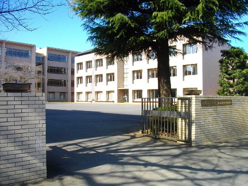 和洋国府台女子中学校の校舎の写真
