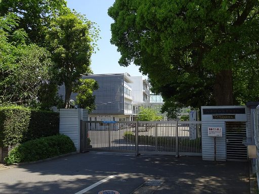 八千代松陰中学校の校舎の写真