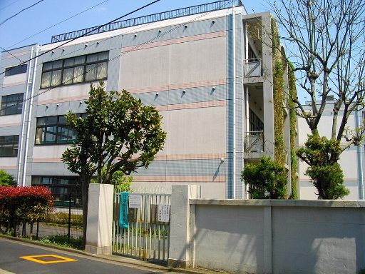 東京学芸大学附属竹早中学校の校舎の写真