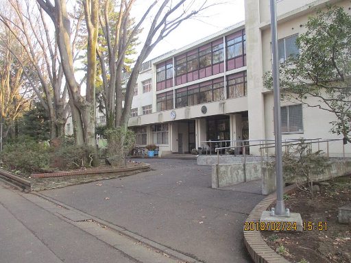 東京学芸大学附属小金井中学校の校舎の写真