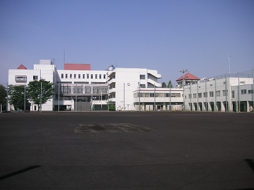 東京都立富士高等学校附属中学校の校舎の写真