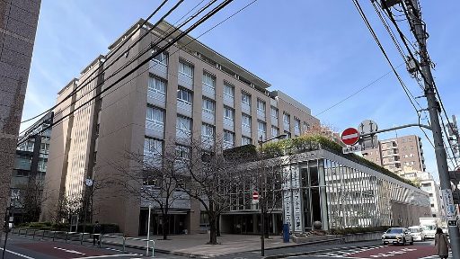 麴町学園女子中学校の校舎の写真