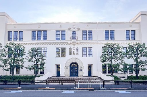 東洋英和女学院中学部の校舎の写真