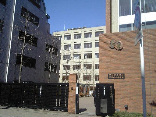早稲田中学校の校舎の写真