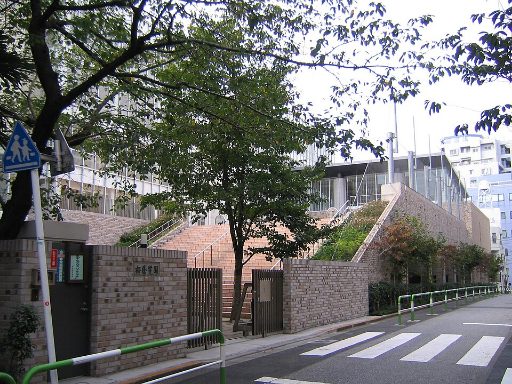 桜蔭中学校の校舎の写真