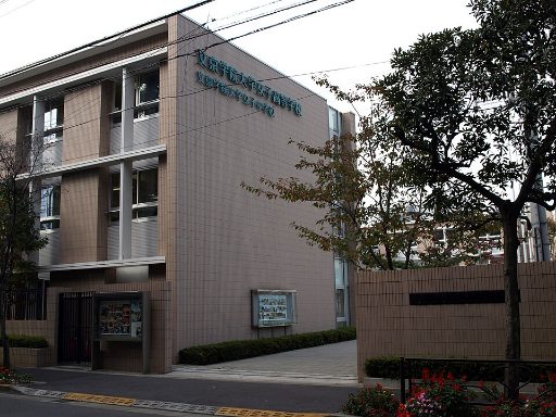 文京学院大学女子中学校の校舎の写真