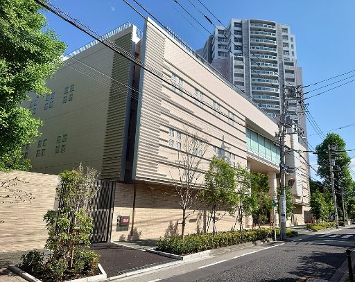 広尾学園小石川中学校の校舎の写真