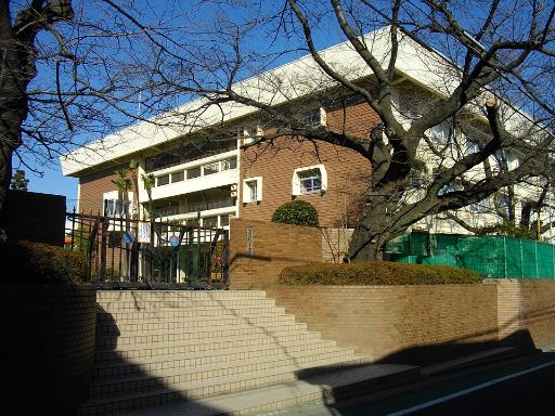 清明学園中学校の校舎の写真