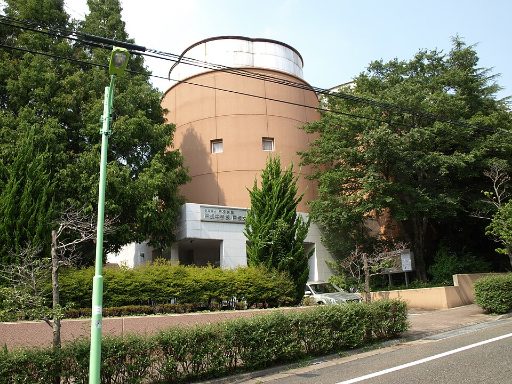 三田国際科学学園中学校の校舎の写真