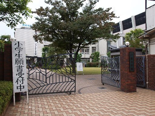 国本女子中学校の校舎の写真