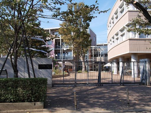 恵泉女学園中学校の校舎の写真