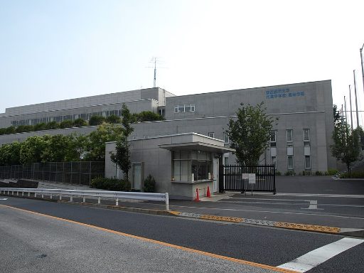 東京都市大学付属中学校の校舎の写真