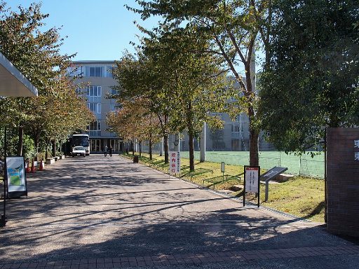 東京農業大学第一高等学校中等部の校舎の写真