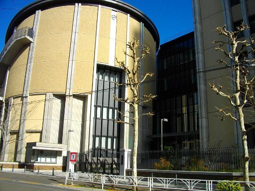 青山学院中等部の校舎の写真