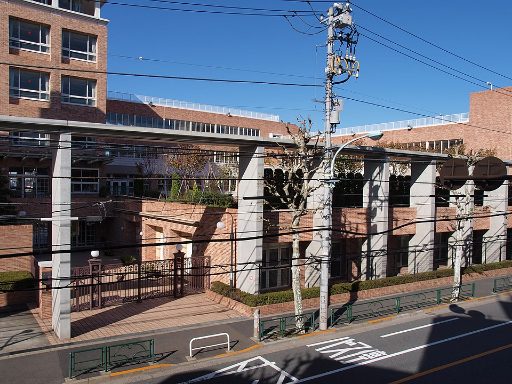 富士見丘中学校の校舎の写真
