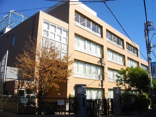 宝仙学園中学校の校舎の写真