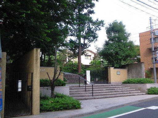 立教女学院中学校の校舎の写真