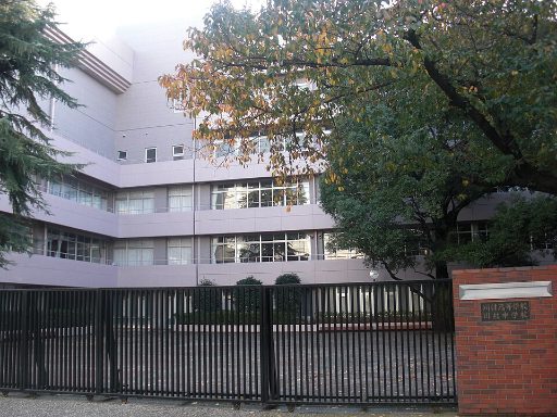 川村中学校の校舎の写真
