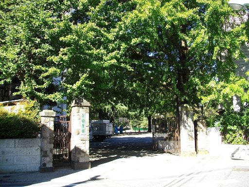 巣鴨中学校の校舎の写真