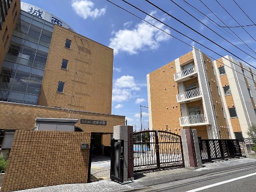 城西大学附属城西中学校の校舎の写真