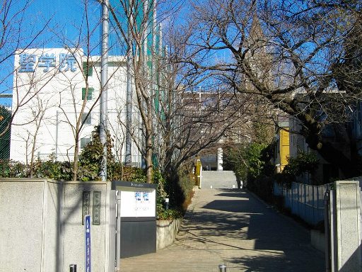 聖学院中学校の校舎の写真