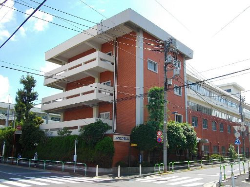 成立学園中学校の校舎の写真