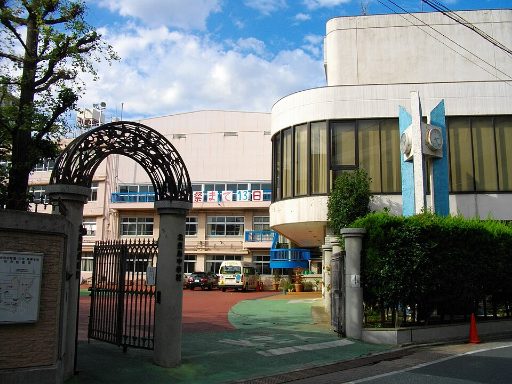 北豊島中学校の校舎の写真