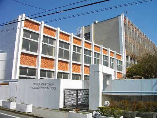 英明フロンティア中学校の校舎の写真