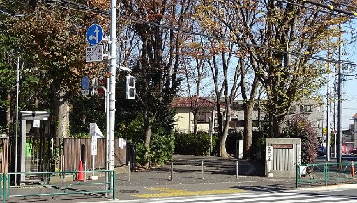 早稲田大学高等学院中学部の校舎の写真