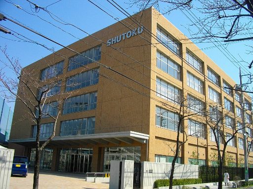 修徳中学校の校舎の写真