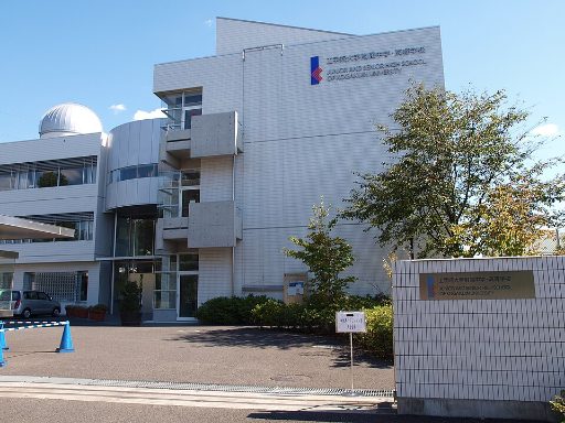 工学院大学附属中学校の校舎の写真
