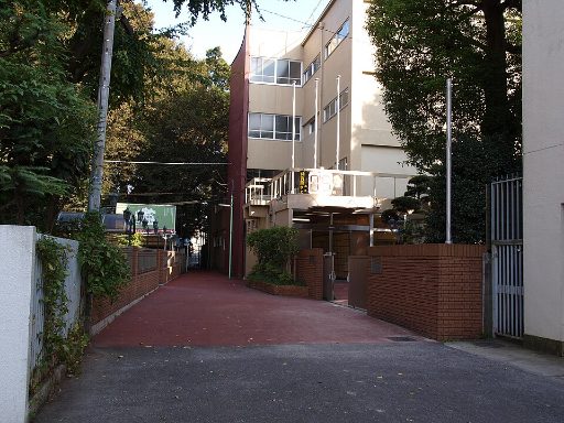 聖徳学園中学校の校舎の写真