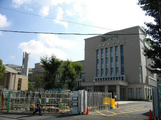 創価中学校の校舎の写真