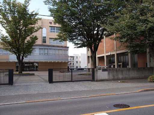 明法中学校の校舎の写真